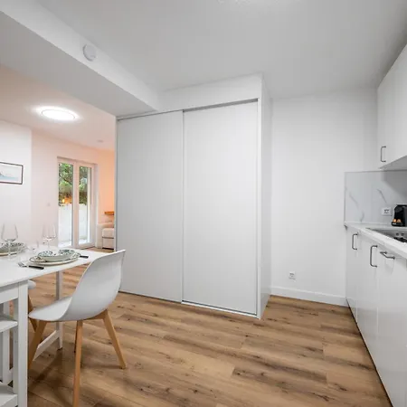 Le Jardin dEden Hyper Centre Bord de Mer Terrasse Appartement Menton